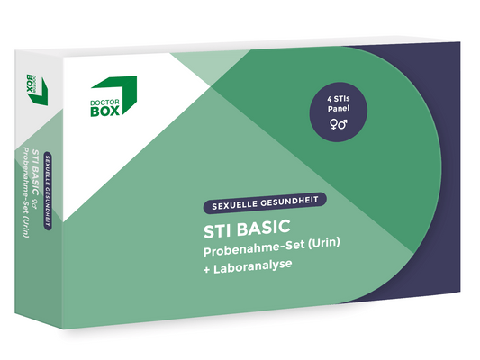 Die Verpackung des Probenahme-Sets STI Basic wird abgebildet. Die grünen DoctorBox Farben und ein dunkles Blau sowie das DoctorBox Logo oben links befinden sich auf der Verpackung. Sexuelle Gesundheit, gefolgt von STI Basic und mit dem Untertitel Probenahme-Set (Urin) + Laboranalyse (Produkt zur Eigenverwendung)